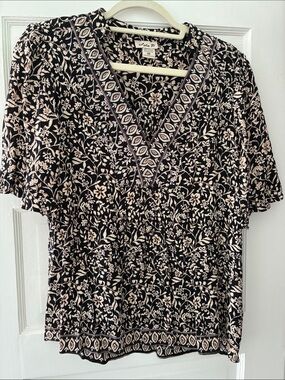 Lola Rose Black & Cream Floral V-Neck Blouse.  Brand new, never worn!